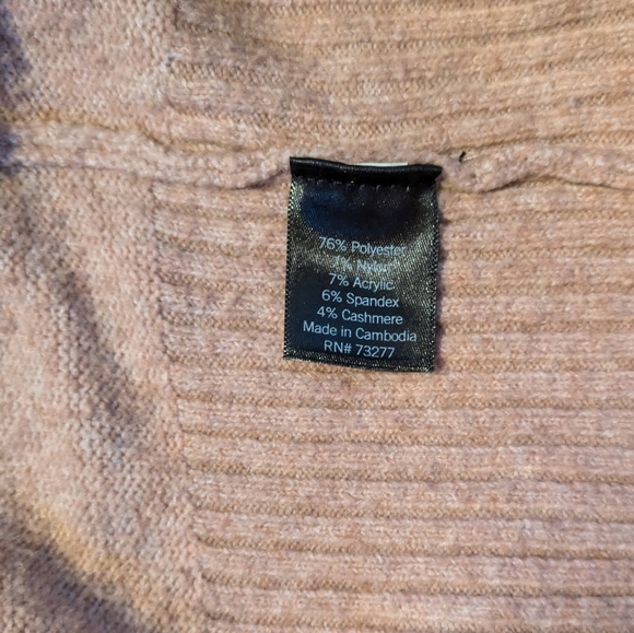 Simply Vera Vera Wang Cashmere Blend Minimalist Pullover Sweater - Picture 5 of 7